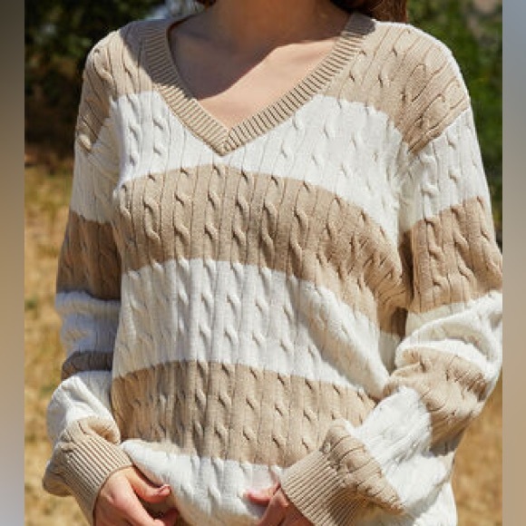 Brandy Melville Sweater - Picture 4 of 6